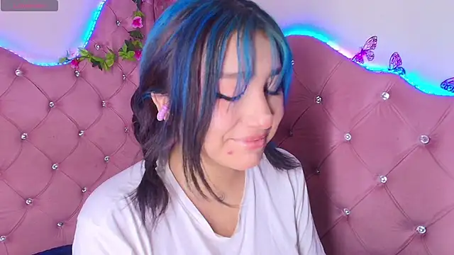 sophiievv online show from April 17, 7:38 pm