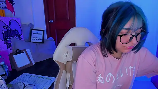 sophiievv online show from February 18, 6:48 pm