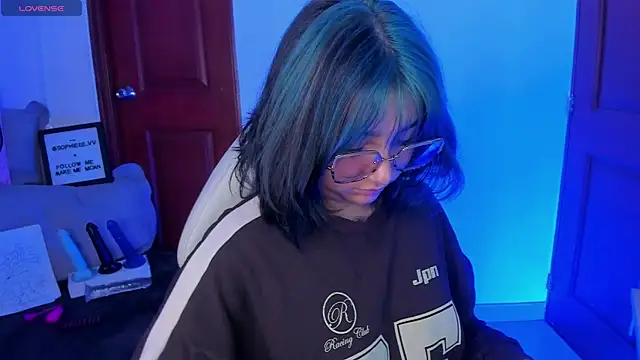 sophiievv online show from February 9, 6:17 pm