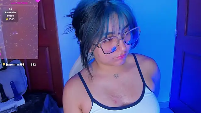 sophiievv online show from February 12, 7:19 am