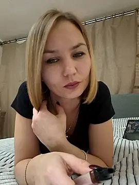 Snapshot of VeroLoverx chatting on October 31, 3:52 pm VeroLoverx online show from October 31, 3:52 pm