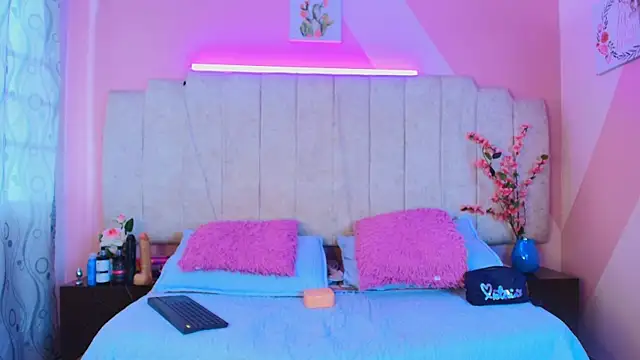 Emma Carteer online show from September 10, 9:25 pm