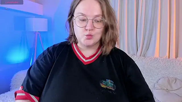 Snapshot of Alissa_S chatting on November 8, 1:36 pm Alissa S online show from November 8, 1:36 pm