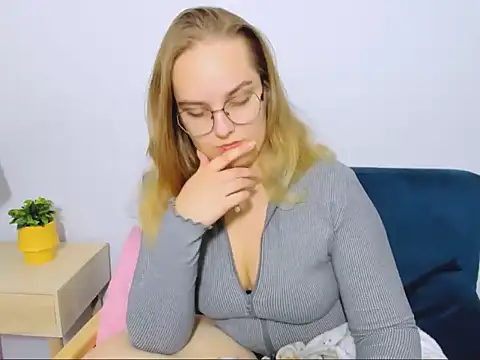 Snapshot of AliceCrazy69 chatting on November 6, 2:54 pm AliceCrazy69 online show from November 6, 2:54 pm