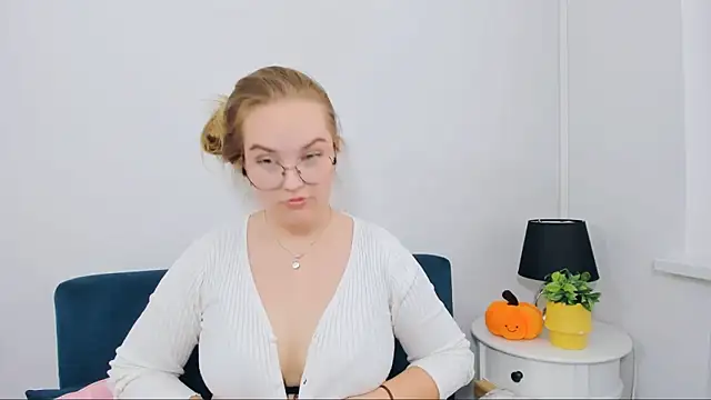 Snapshot of AliceCrazy69 chatting on November 14, 1:04 pm AliceCrazy69 online show from November 14, 1:04 pm