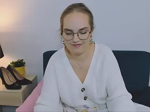 Snapshot of AliceCrazy69 chatting on December 2, 4:19 pm AliceCrazy69 online show from December 2, 4:19 pm