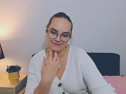 Snapshot of AliceCrazy69 chatting on October 13, 10:06 am AliceCrazy69 online show from October 13, 10:06 am