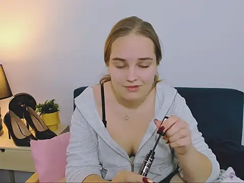 Snapshot of AliceCrazy69 chatting on November 28, 1:11 pm AliceCrazy69 online show from November 28, 1:11 pm