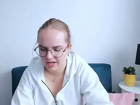 Snapshot of AliceCrazy69 chatting on October 25, 8:46 am AliceCrazy69 online show from October 25, 8:46 am