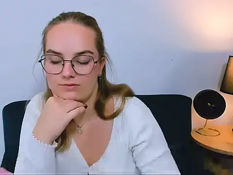 Snapshot of AliceCrazy69 chatting on November 18, 4:10 pm AliceCrazy69 online show from November 18, 4:10 pm