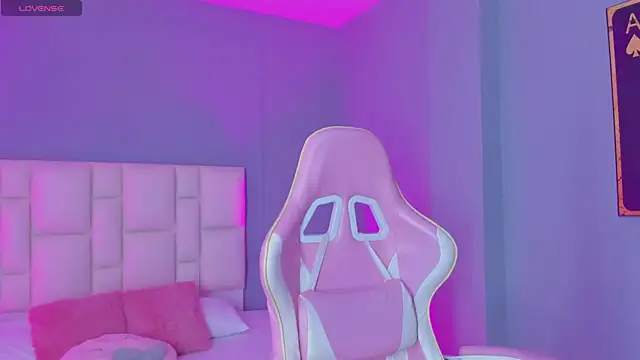 SammyRose  online show from February 8, 7:55 pm