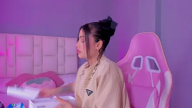 SammyRose  online show from February 23, 7:47 pm