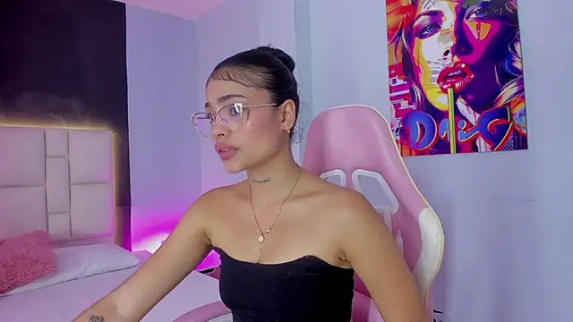 SammyRose  online show from October 3, 8:10 pm