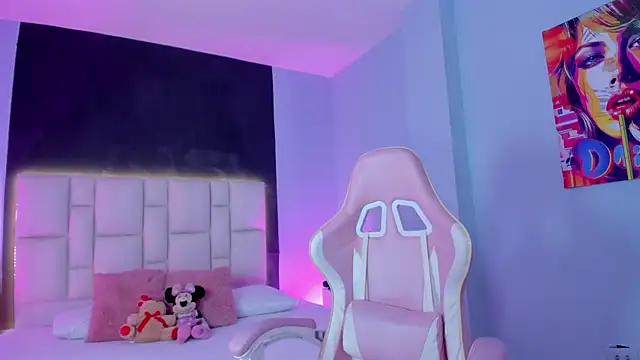 SammyRose  online show from October 21, 7:35 pm