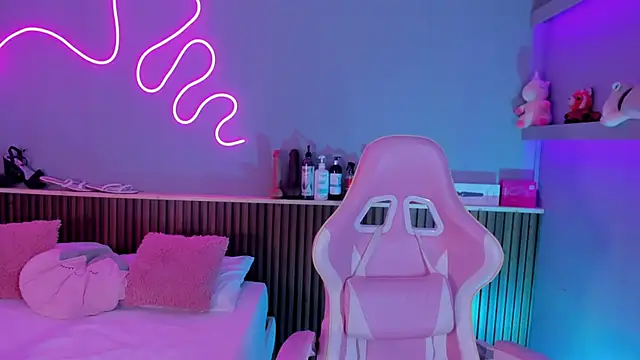 SammyRose  online show from April 18, 8:20 pm