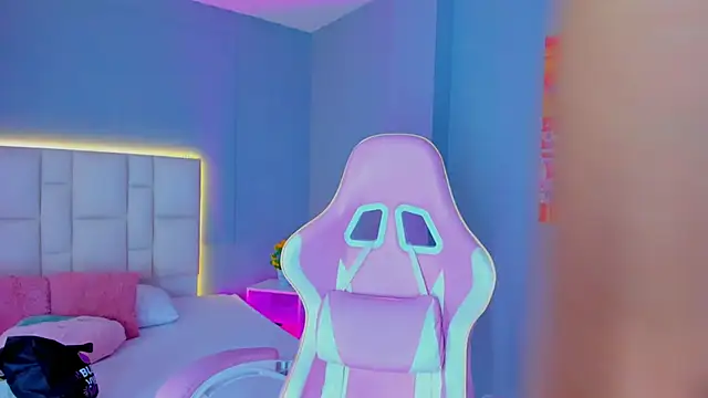 SammyRose  online show from January 15, 7:50 pm