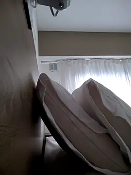 lauflor online show from February 21, 1:02 pm