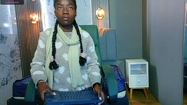 Snapshot of katia_green1 chatting on October 6, 11:44 am katia green1 online show from October 6, 11:44 am