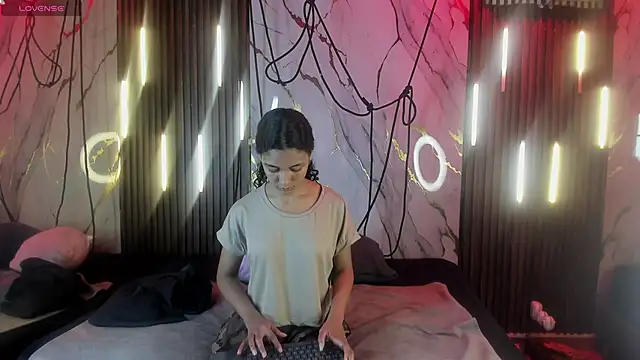 Snapshot of VictoriaDuart chatting on November 1, 8:14 pm VictoriaDuart online show from November 1, 8:14 pm