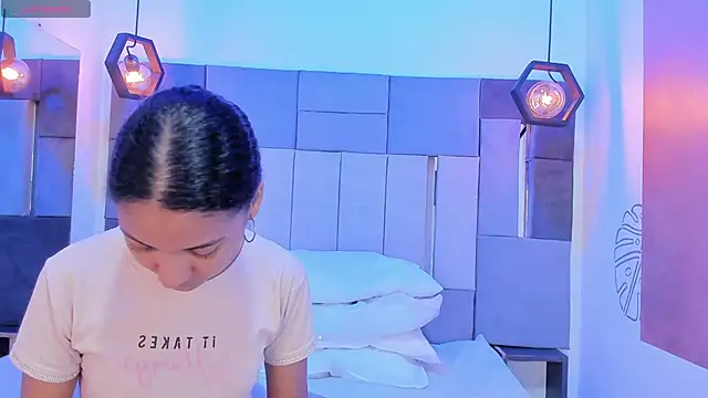 VictoriaDuart online show from February 2, 8:08 pm