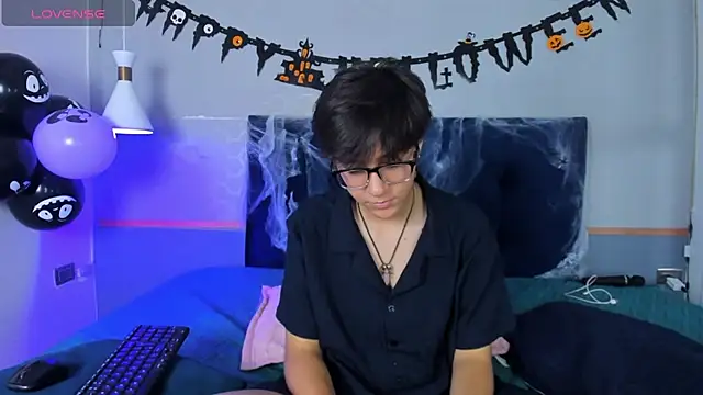 Tsuki Maru online show from October 11, 8:10 pm