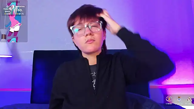 Snapshot of Tsuki_Maru chatting on January 8, 3:56 am Tsuki Maru online show from January 8, 3:56 am