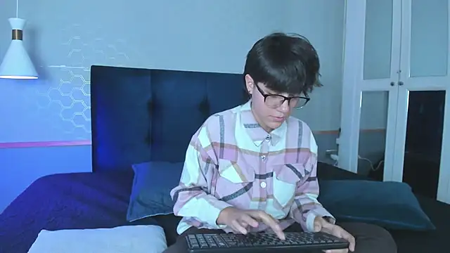 Tsuki Maru online show from September 21, 8:03 pm