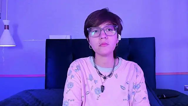 Snapshot of Tsuki_Maru chatting on March 3, 8:43 am Tsuki Maru online show from March 3, 8:43 am