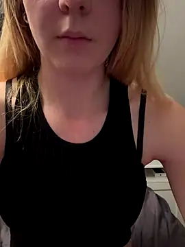 Snapshot of ellieen chatting on October 18, 9:39 pm ellieen online show from October 18, 9:39 pm
