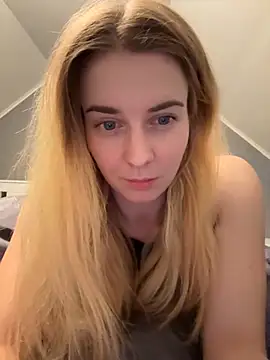 Snapshot of ellieen chatting on October 14, 9:47 pm ellieen online show from October 14, 9:47 pm