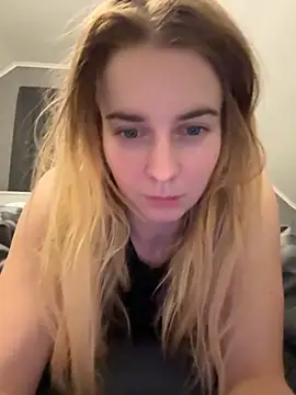 ellieen online show from November 3, 10:24 pm