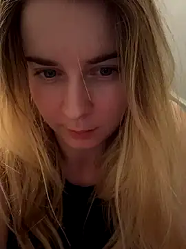 ellieen online show from October 25, 9:26 pm