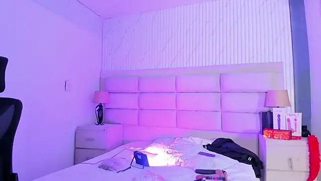 BritanyBrown  online show from April 10, 5:03 am