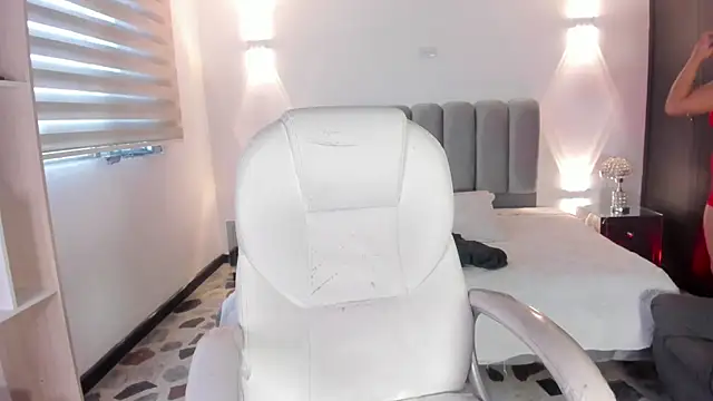 BritanyBrown  online show from February 14, 11:43 am