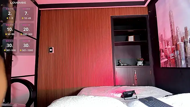 BritanyBrown  online show from November 21, 12:15 pm