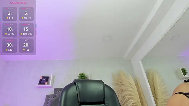 BritanyBrown  online show from March 16, 4:53 am