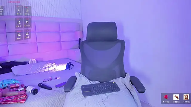 BritanyBrown  online show from April 17, 5:10 am