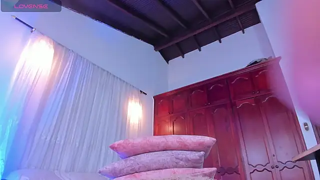 Shantal 777 online show from December 15, 1:28 pm