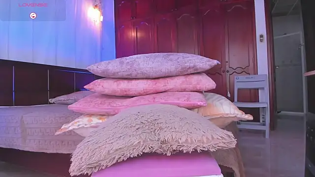 Shantal 777 online show from March 3, 2:13 pm