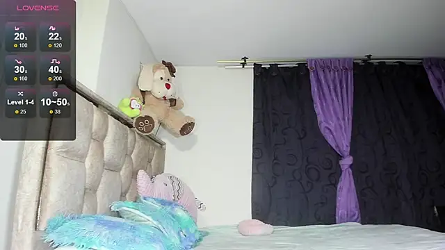 skinnyanddaphne online show from March 12, 10:25 pm