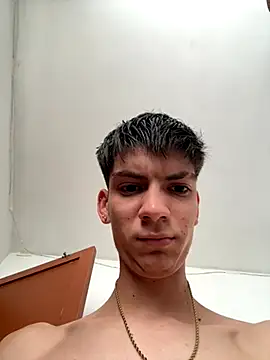 Snapshot of Luck__090 chatting on November 14, 6:11 pm Luck 090 online show from November 14, 6:11 pm