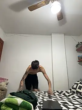 Snapshot of Luck__090 chatting on November 11, 1:44 am Luck 090 online show from November 11, 1:44 am