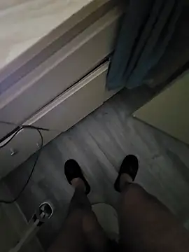 Snapshot of sthuart22 chatting on February 25, 1:06 am sthuart22 online show from February 25, 1:06 am