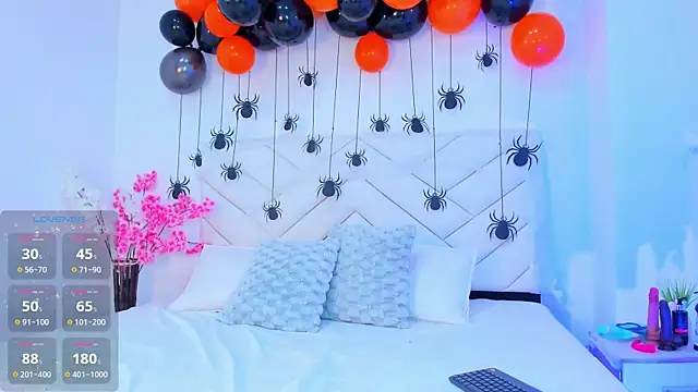 Snapshot of chloemonroe_ chatting on October 21, 12:43 am chloemonroe online show from October 21, 12:43 am