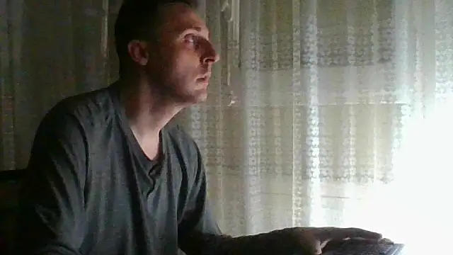 Snapshot of dani878879 chatting on October 31, 8:00 am dani878879 online show from October 31, 8:00 am