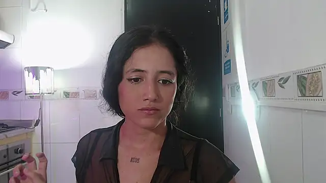 Snapshot of emily_rz1 chatting on July 11, 5:13 pm emily rz1 online show from July 11, 5:13 pm