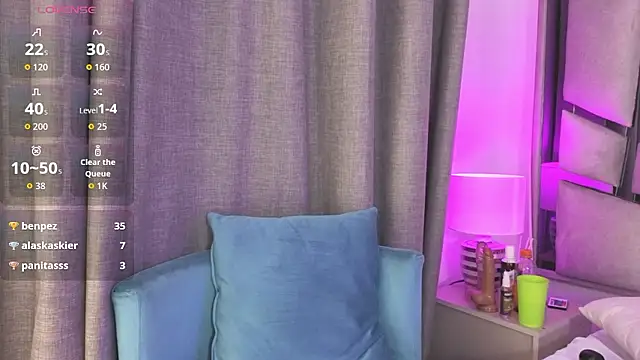 Snapshot of _valeria_saenz_ chatting on January 14, 8:29 am valeria saenz online show from January 14, 8:29 am