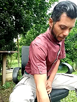 Snapshot of AlphaAlterX chatting on October 12, 1:34 pm AlphaAlterX online show from October 12, 1:34 pm