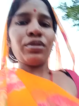 Snapshot of Hot_Seema83 chatting on October 18, 12:07 pm Hot Seema83 online show from October 18, 12:07 pm