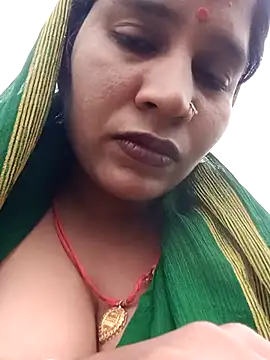 Snapshot of Hot_Seema83 chatting on October 31, 11:29 am Hot Seema83 online show from October 31, 11:29 am